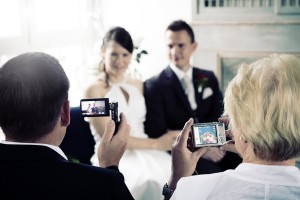 Hochzeitsgäste als Fotografen