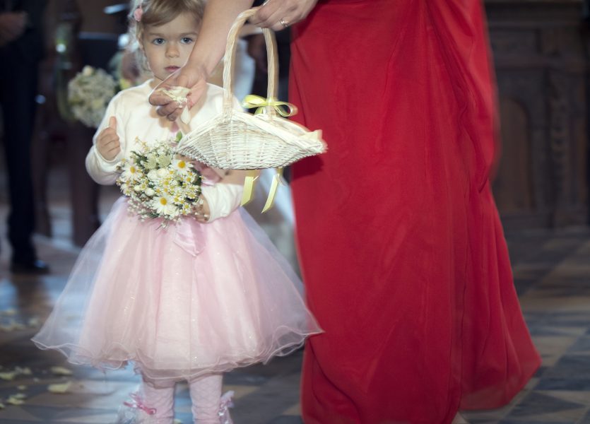 Blumenkind bei der Hochzeit