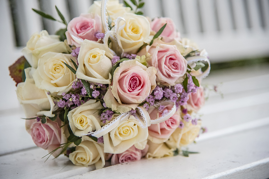 Brautstrauß mit Rosen