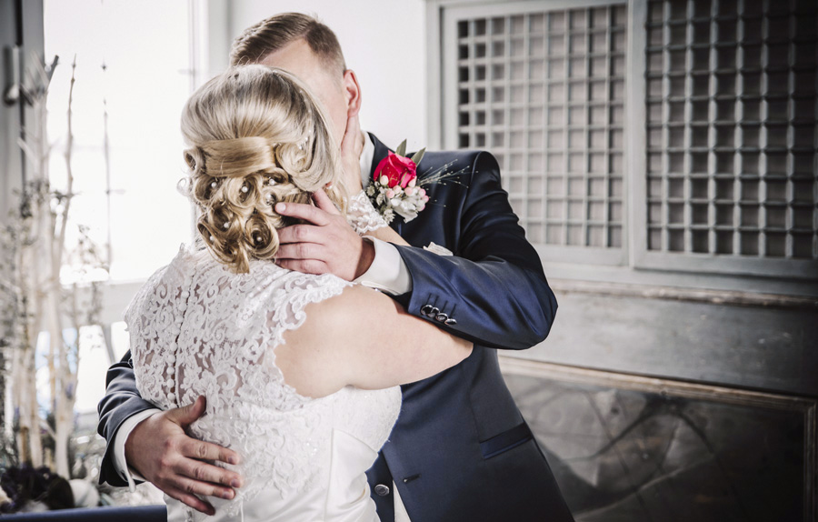 wedding kiss